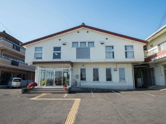 建物正面の外観  