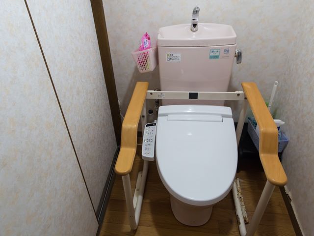 手すり付きトイレ設備