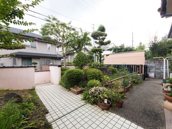緑豊かな入り口風景