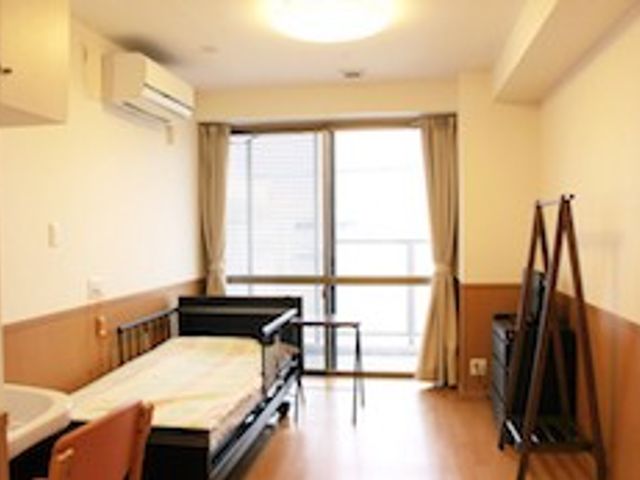 明るい居室 居室 自然光が差し込む明るい居室です。広々とした空間で、快適に過ごせます。
