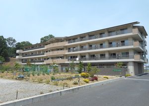 広々とした建物の外観