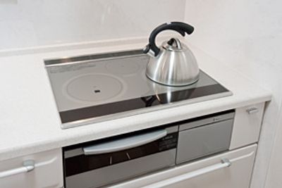シンプルな設備のキッチン