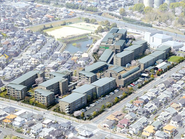 広々とした外観 外観 広々とした施設の全景が見渡せます。快適な就業環境を支える広大な敷地です。