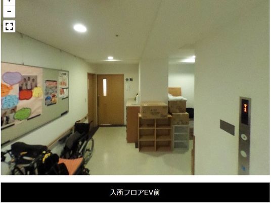 入所フロアEV前  
