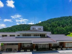 山並み背の外観  