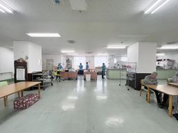 明るい空間の食堂