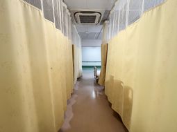 落ち着いたカーテン通路