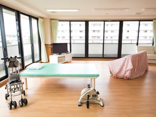 明るい居室の一角