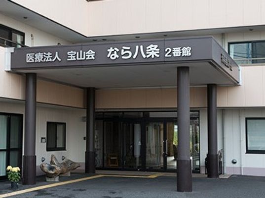 清潔な施設のエントランス