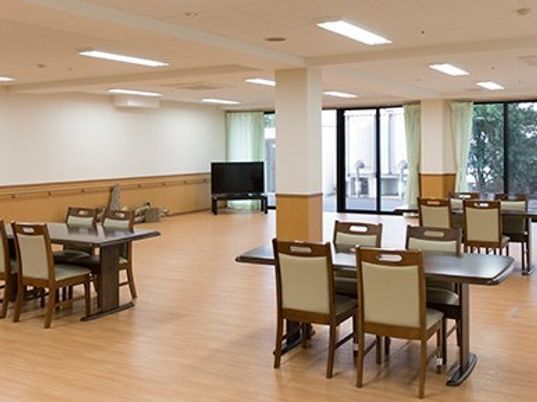 明るい食堂空間