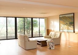 明るいリビング空間