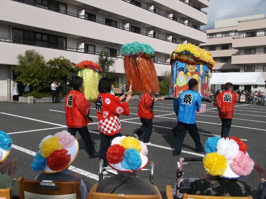 祭り風景の屋外活動