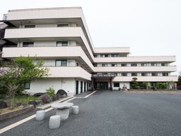 多階層の建物エントランス