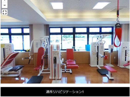 機能訓練機器のある室内  