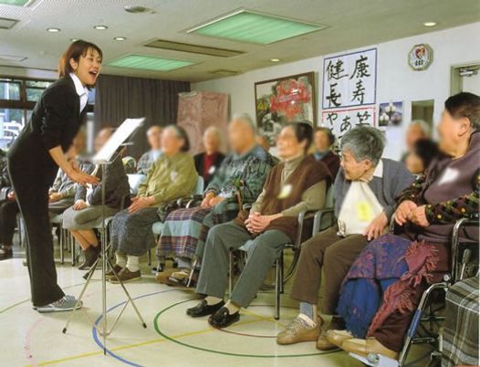 集団活動が行われている室内