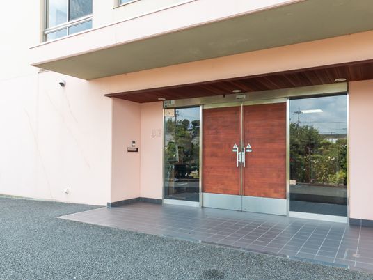 広い入口のエントランス