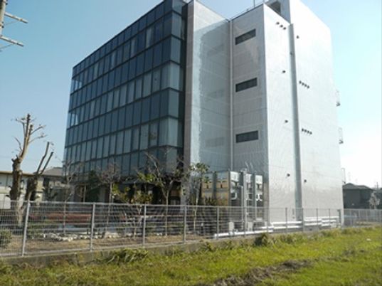 現代的建築の外観
