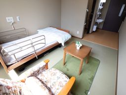 明るい和室の居室