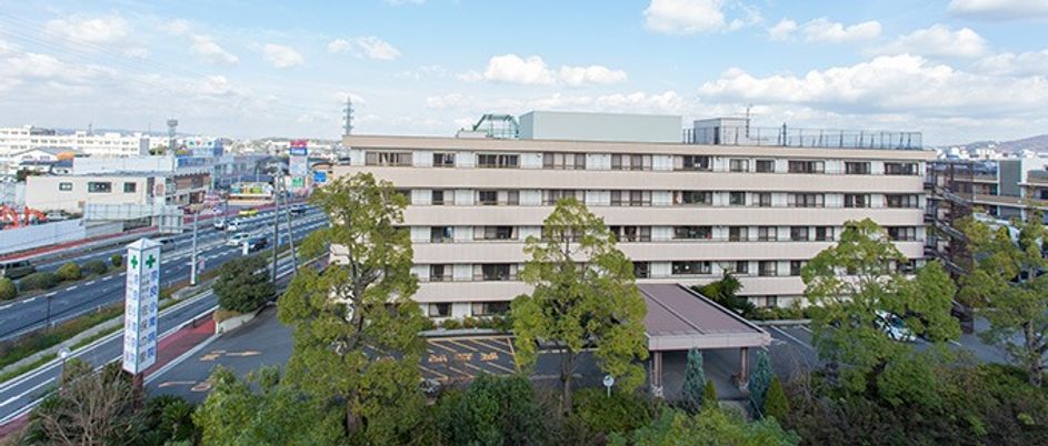 広がる建物の外観