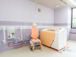 立位用特殊浴槽のある部屋