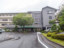 車寄せの建物外観
