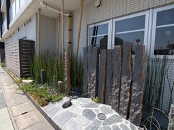 きれいな外観の建物