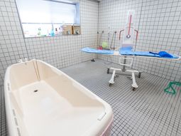 清潔なバスルームの設備