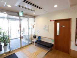 明るいエントランス空間