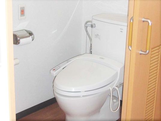 清潔感のあるトイレスペース