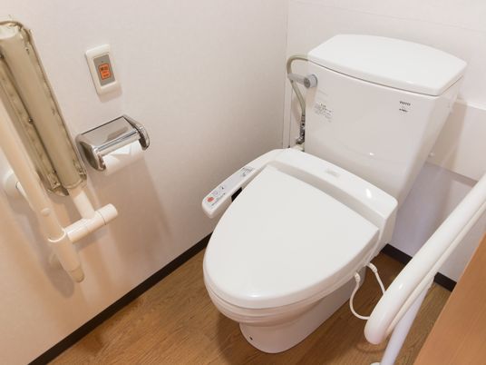 バリアフリー設計のトイレ