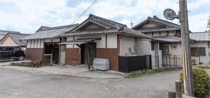 落ち着いた雰囲気の外観