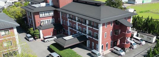 広い建物外観