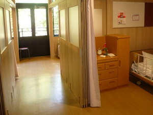 廊下と居室の出入口  