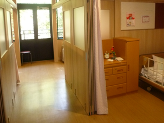 廊下と居室の出入口  