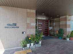 玄関前の緑と過ごしやすい空間