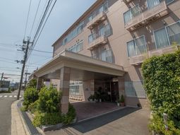 清潔感のある建物のエントランス