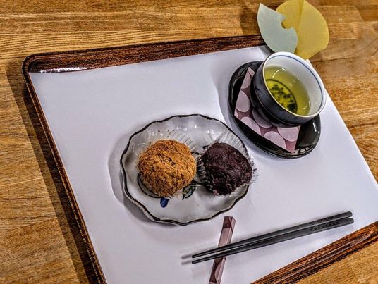 和菓子とお茶皿