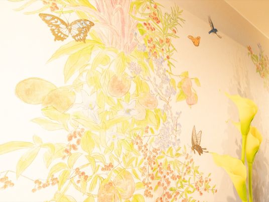 壁に描かれた花鳥画