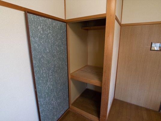 収納ありの洋室