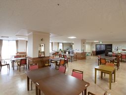 広々とした明るいダイニング