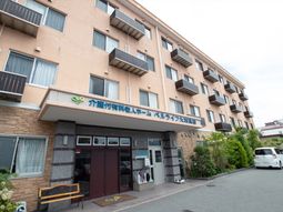 明るい建物のエントランス