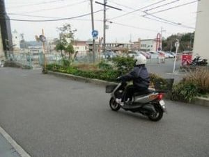 駐車場付近の道路