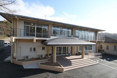 広々とした建物の外観