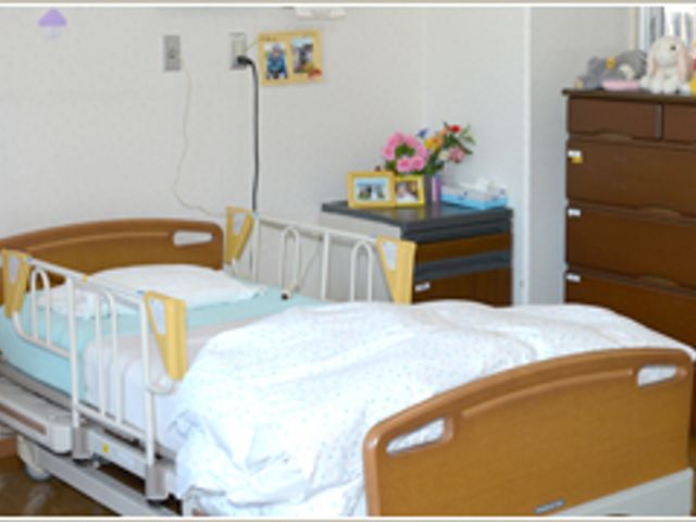 快適な居室 居室 落ち着いた雰囲気の居室では、個人の時間を大切に過ごせます。温かみのある家具が特徴です。