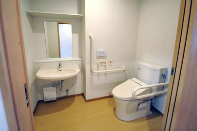 整備された清潔な洗面所・トイレ