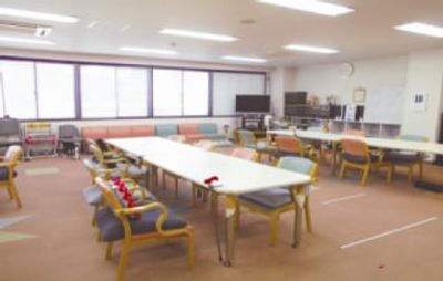 大きなテーブルのある部屋