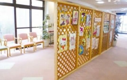 明るく開放的な廊下