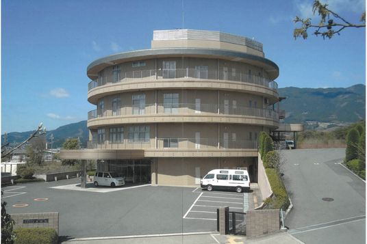 円形の建物外観