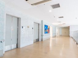 エレベーターのある廊下