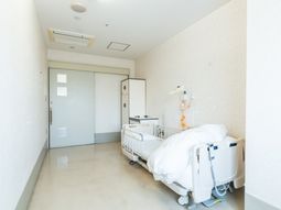 明るい個室の居室